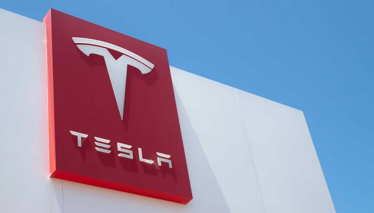 Tesla обмежить витрати співробітників на ШІ до $200 на тиждень