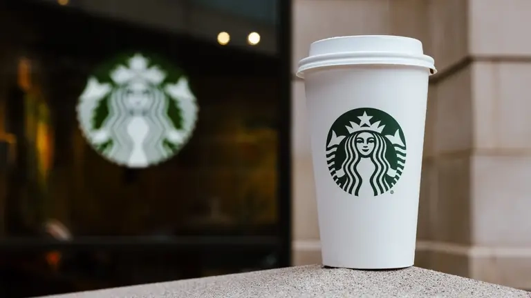 Поліція обшукала офіс Starbucks у Південній Кореї на тлі скандалу навколо рекламної кампанії