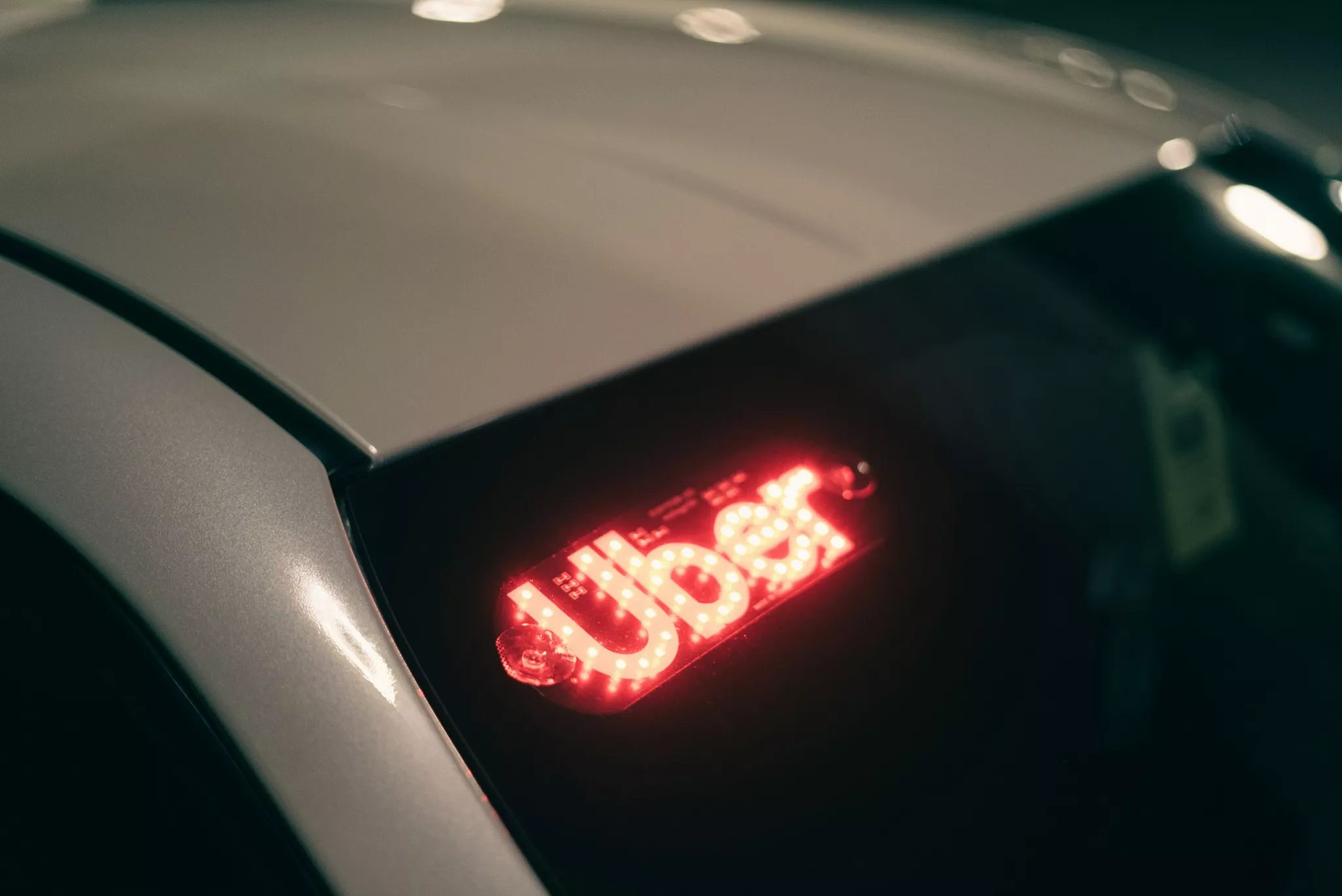 Uber дозволить батькам стежити за дітьми через камери на смартфонах водіїв