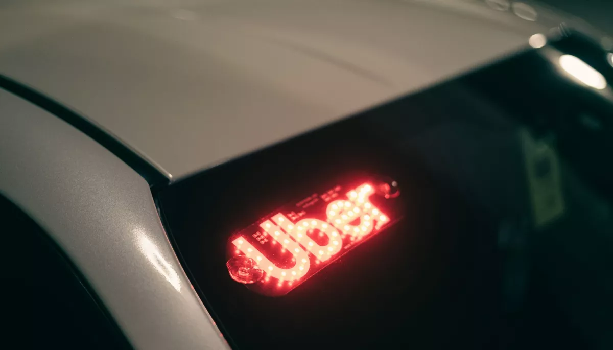 Uber дозволить батькам стежити за дітьми через камери на смартфонах водіїв