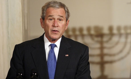 Хакера, який оприлюднив картини Джорджа Буша, засудили до чотирьох років ув’язнення