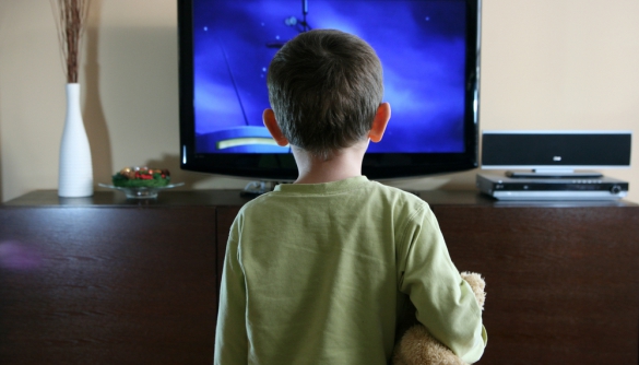 Діти проводять багато часу перед телевізором, якщо так роблять їхні батьки – дослідження